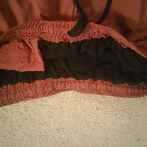 Size XL running/walking shorts - Picture 2 of 4